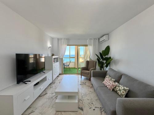 Poseidon Sea Views & Pool Apartment