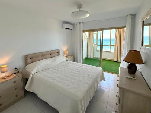 Poseidon Sea Views & Pool Apartment