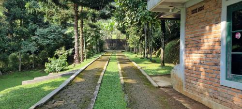 Κήπος έξω από το Villa Teras Makati 4BR near Curug Nangka