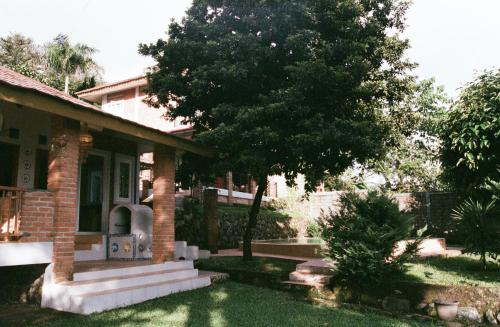 Κήπος έξω από το Villa Teras Makati 4BR near Curug Nangka