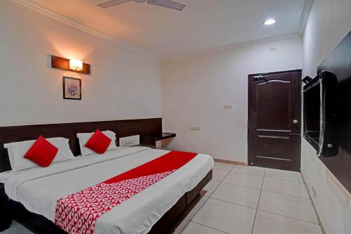 Postel nebo postele na pokoji v ubytování Hotel O JK INN