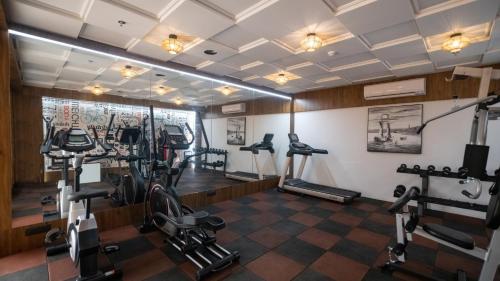 Fitness centrum a/nebo fitness zařízení v ubytování Haldi Kumkum Resort