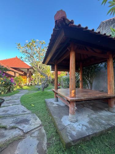 Taman di luar Tebu menjangan homestay