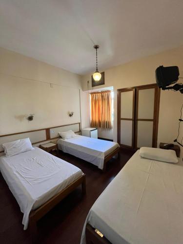 Postel nebo postele na pokoji v ubytování Joalpa Hotel