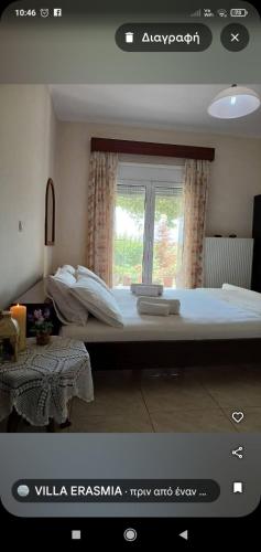 a bedroom with a large bed with a window at Villa Erasmia in Dhékarkhon