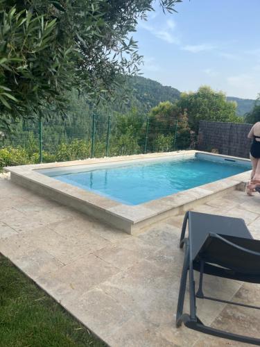 Gîte et piscine au sein de La Bastide de la Breure