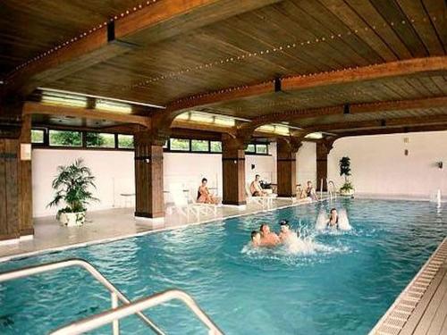 Bazén v ubytování Appartmentvermietung Terrassenpark Schonach nebo v jeho okolí