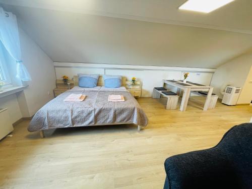 a bedroom with a bed with blue pillows and a table at Klimatisierte Ferienwohnung in Seenähe in Zülpich