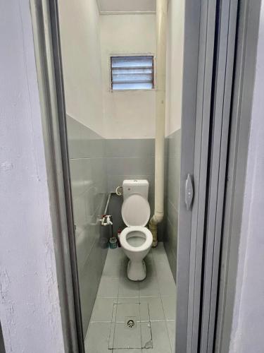 a small bathroom with a toilet and a window at 11Acozy#6pax#singlestoreyhouseAlmaBukitMertajam in Bukit Mertajam
