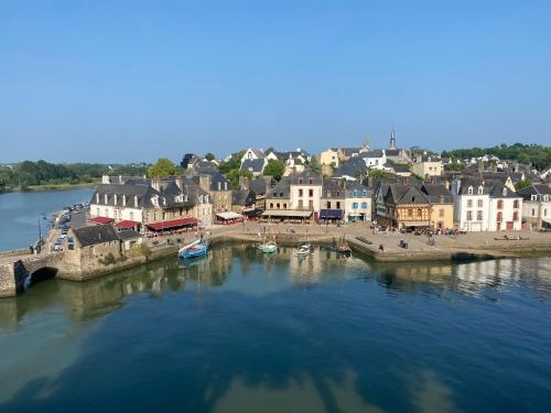 an aerial view of a town on a river at Appartement duplex centre historique d'Auray in Auray