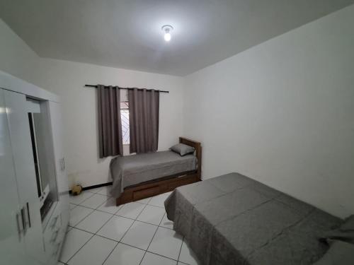 Katil atau katil-katil dalam bilik di Ampla casa com 4 quartos, churrasqueira e garagem