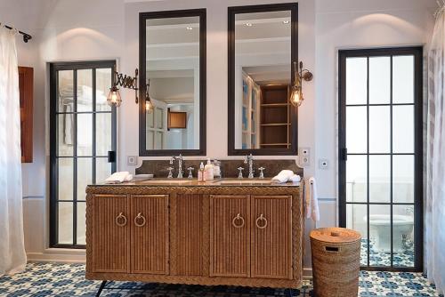 Koupelna v ubytování Stunning 4 Bedroom Villa in Deia, 1017