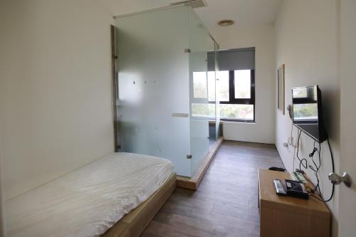 戀海輕旅Ocean Pride Hostelにあるベッド
