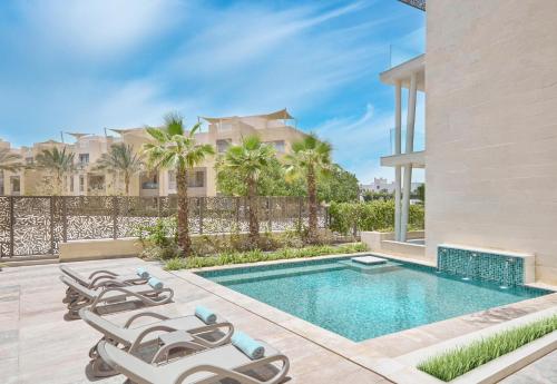 Бассейн в Doubletree By Hilton Mangroovy El Gouna Resort или поблизости