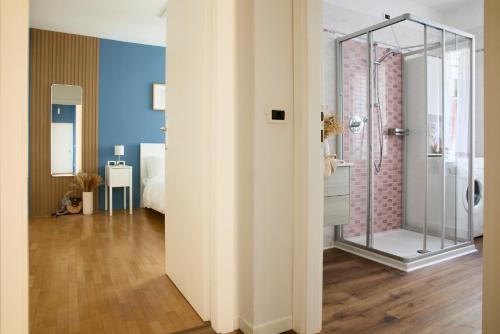 a bathroom with a glass shower in a room at BettinBlue - Rovereto in Rovereto