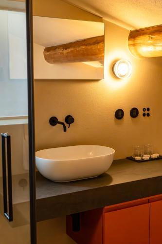 Bilik mandi di Locanda Moderna Carlambroeus