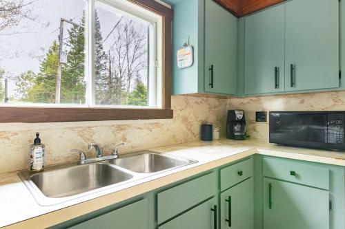 Η κουζίνα ή μικρή κουζίνα στο Chalet Oh Deer ! Spa et bois pour feu inclus