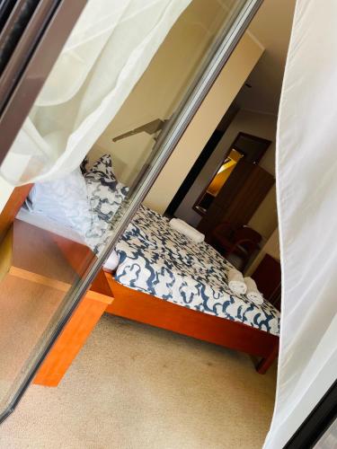 Katil atau katil-katil dalam bilik di Przystań Ostróda - pokoje i apartamenty