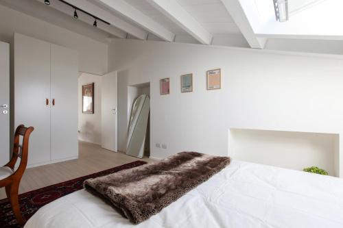 Newly renovated bright penthouse