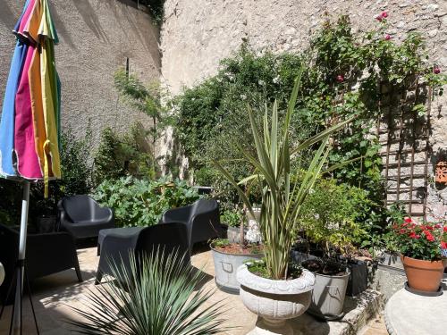 Κήπος έξω από το Chambre Veteranova
