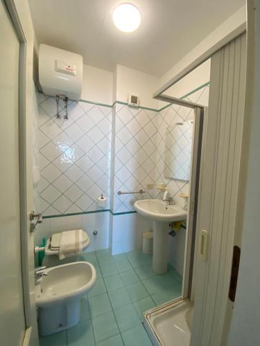 a bathroom with a sink and a toilet at CannetoMare in Canneto