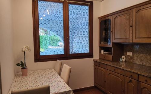 a dining room with a table and a window at ruhiges Haus am See in Agno in Agno