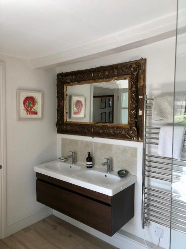 a bathroom with a sink and a mirror at The Cricketers House in Marlborough