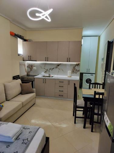 Kuchyň nebo kuchyňský kout v ubytování Leni's Apartment