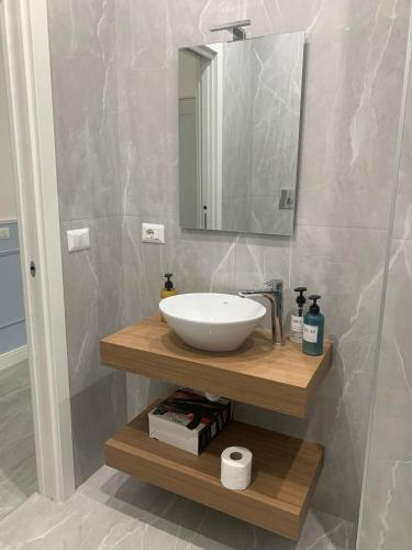 miris apartment fast comfortable naples airport capodichino 25 minutes walk self check-in