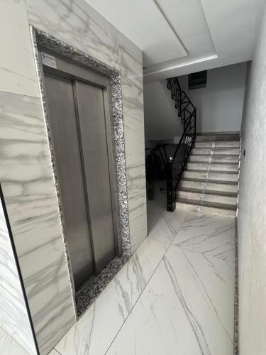 a mirror on a wall in a hallway with a staircase at Iquama atawhid I in Nador