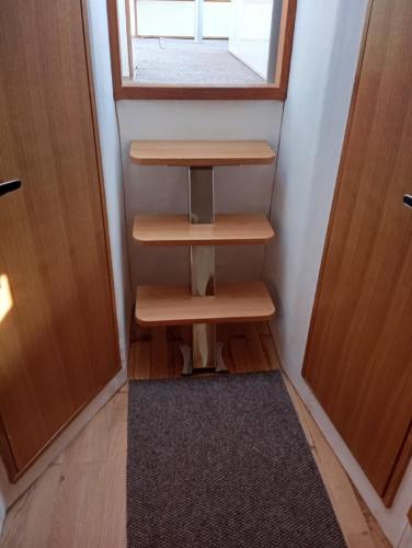 a small room with wooden shelves and a window at Boat4u 2 in Cavallino-Treporti