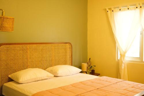 Ένα ή περισσότερα κρεβάτια σε δωμάτιο στο Villa Teras Makati 4BR near Curug Nangka