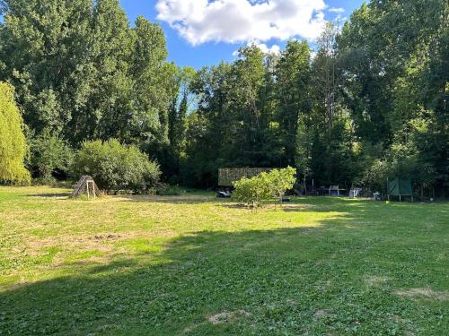 Zahrada ubytování Clairière de 3000m2 en pleine forêt