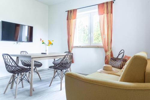 a living room with a table and chairs at Na Górce 13 in Polańczyk
