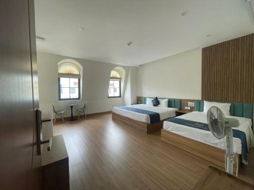 Ένα ή περισσότερα κρεβάτια σε δωμάτιο στο Daily Hotel Halong