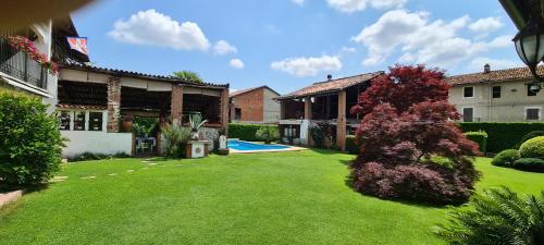 a yard of a house with a green lawn at L'Oasi Bed and Breakfast di Franco e Paola in San Martino Canavese