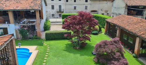 an aerial view of a yard with a house at L'Oasi Bed and Breakfast di Franco e Paola in San Martino Canavese