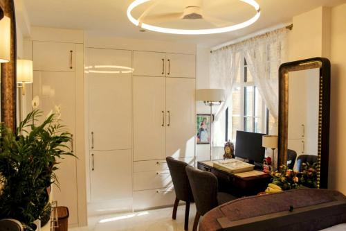 a living room with a desk and a mirror at Bougie Studio by St Pauls in London