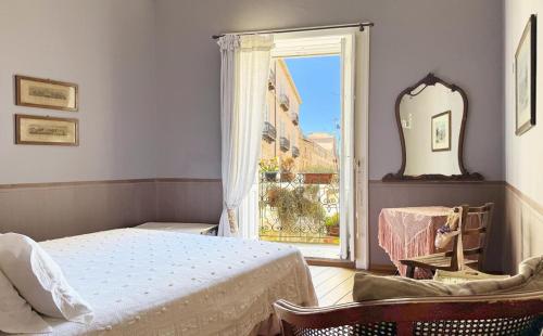 a bedroom with a bed and a window with a view at Il Salotto di Maria Pia in Siracusa