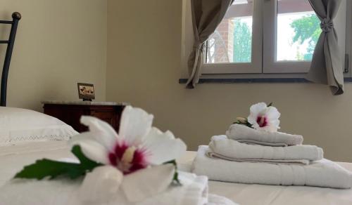 a pile of towels sitting on top of a bed at Naturalya in Vibonati