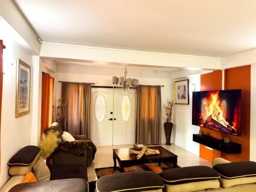 Posezení v ubytování Urban Escape - 1Br 1Bth Condo in Reduit, Rodney Bay, Gros Islet