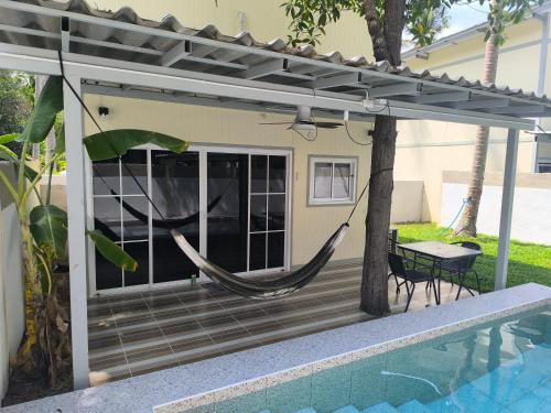 Mini Villa with Pool and Mountain viewの敷地内または近くにあるプール