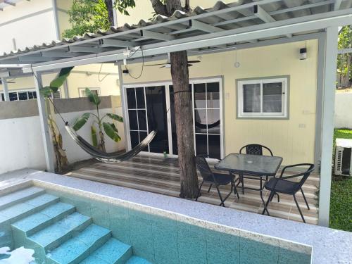 Mini Villa with Pool and Mountain viewの敷地内または近くにあるプール