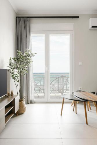Manda Ray 1 Seafront Apartment Endless Blue Views