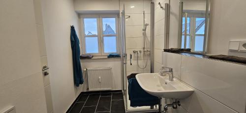 Ένα μπάνιο στο Ferienwohnung Seulberg 1 OG