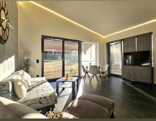 a living room with a couch and a table at Stadt und See Nahes Appartment in Klagenfurt