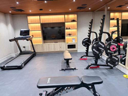 Γυμναστήριο ή/και όργανα γυμναστικής στο Luxury 2bed With Gym & Parking