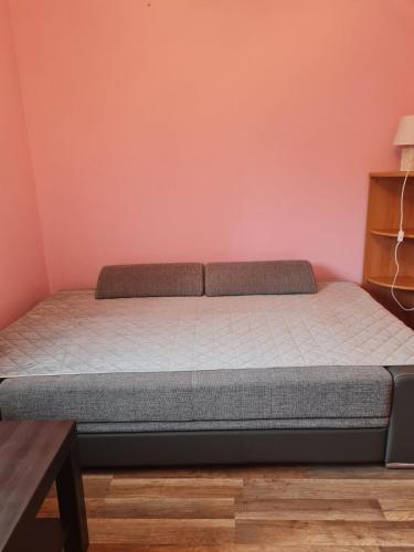 a bedroom with a bed in a room at Leśna Polana- Kompleks Domków Mieszkalnych in Kamionka