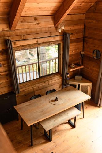 Фотография из галереи Romantic Off-Grid Cabin by Glacier lake в городе Пембертон