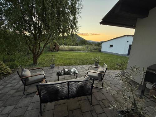 Dom pod hradom s kinom a saunou